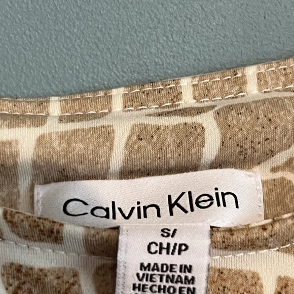 SELLING CALVIN KLEIN BLOUSE 👚 SIZE S  COLOR BROWN and TAN BNWT FlUTTER SLEEVE - Picture 7 of 10